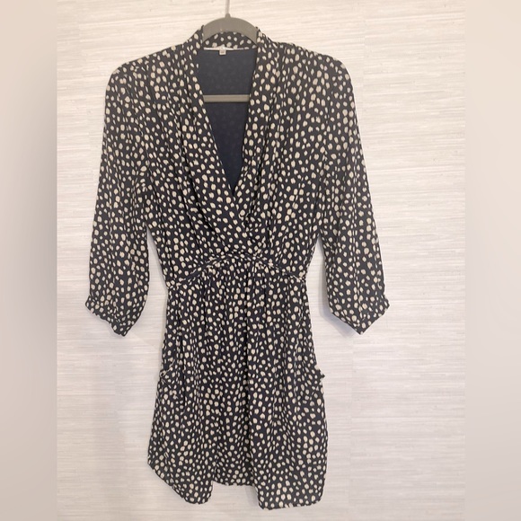 Creative Concept black & White Dress with large collar and flattering tie back. - Picture 9 of 9